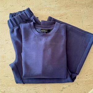 Bailey 44 Sweatshirt & Jogger Set (M)